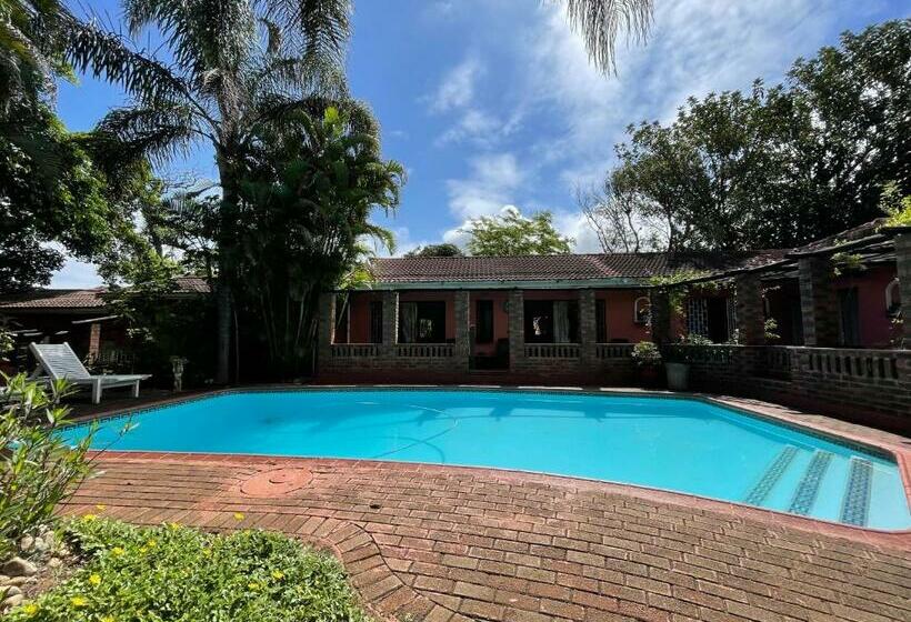 Номер Стандарт Вид на Бассейн, Positano Lodge