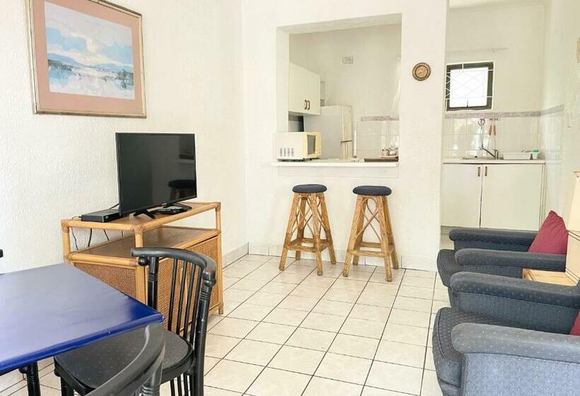 Номер Стандарт Вид на Бассейн, Positano Lodge