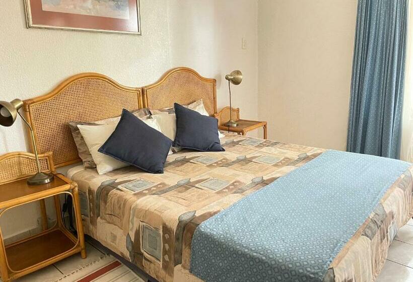 Номер Стандарт Вид на Бассейн, Positano Lodge