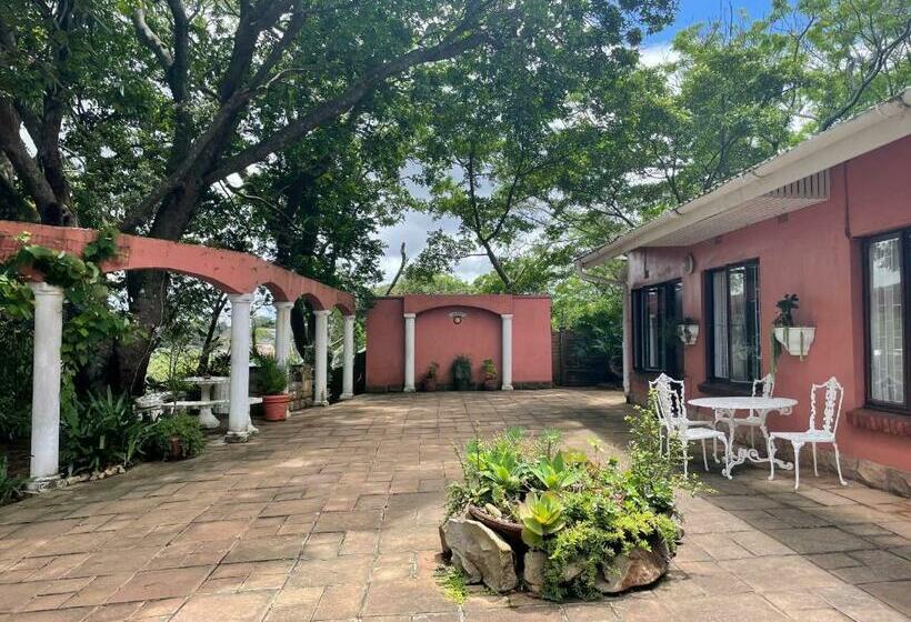 Номер Стандарт Вид на Бассейн, Positano Lodge