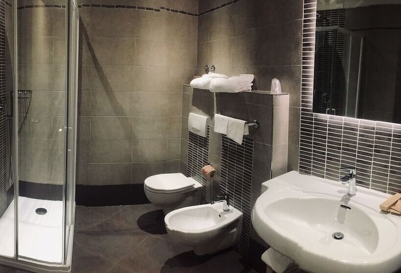 スタンダードトリプルルーム, Cristallo Di La Rosetta Srl