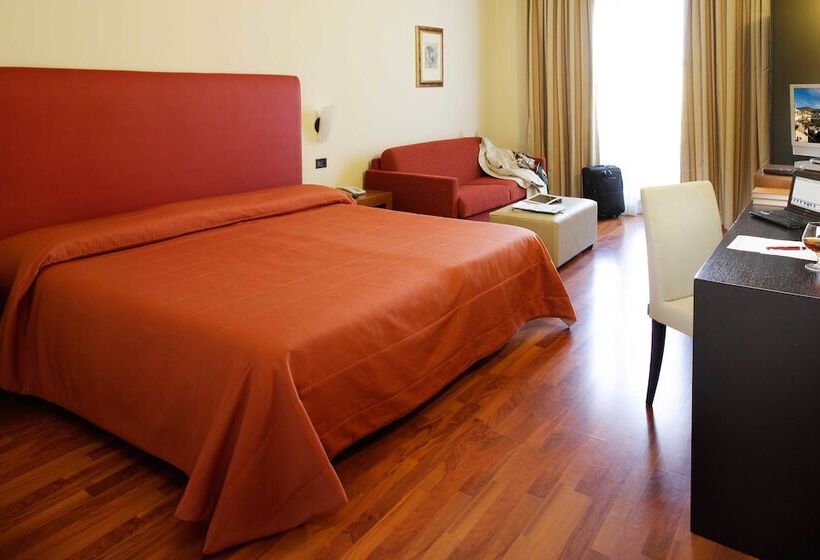 スタンダードトリプルルーム, Cristallo Di La Rosetta Srl