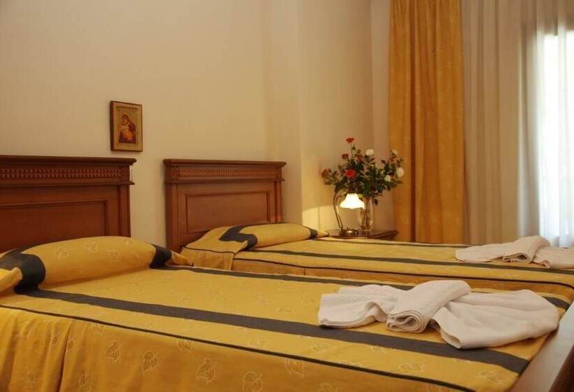 غرفة قياسية ثلاثية, Famissi