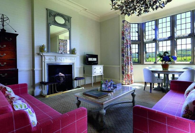 Люкс, Gisborough Hall