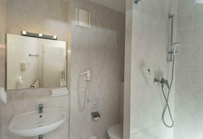 اتاق استاندارد سه نفره, Good Morning + Berlin City East