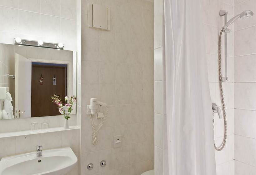 اتاق استاندارد سه نفره, Good Morning + Berlin City East