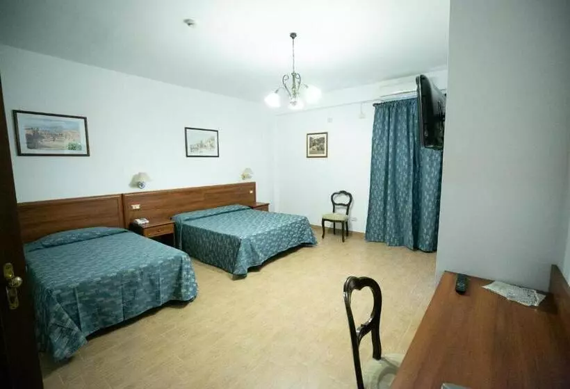 اتاق استاندارد سه نفره, La Riva