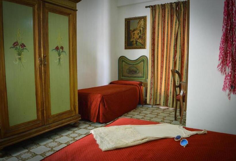 スタンダードトリプルルーム, La Riva