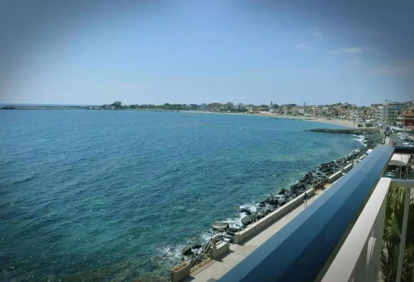 اتاق کلاسیک با چشم‌انداز دریا, La Riva
