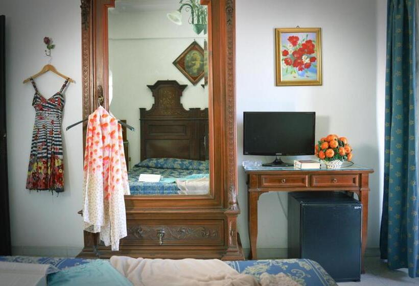 オーシャンビュークラシックルーム, La Riva