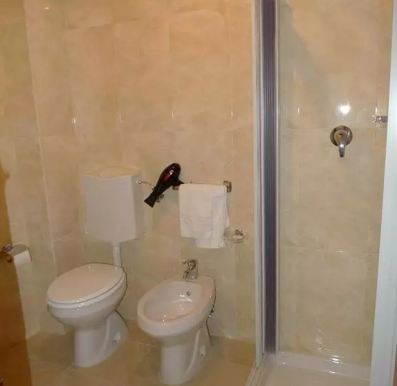 اتاق کلاسیک با چشم‌انداز دریا, La Riva