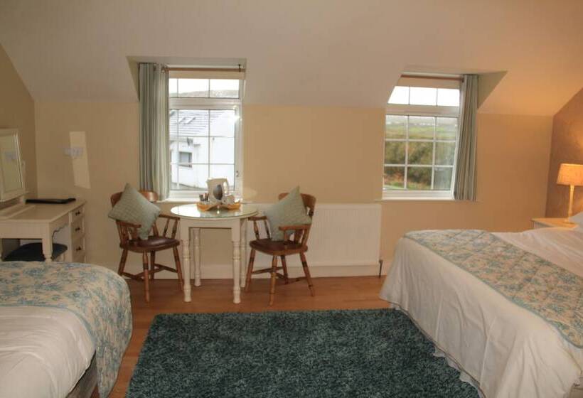 Семейный Номер, Lake House