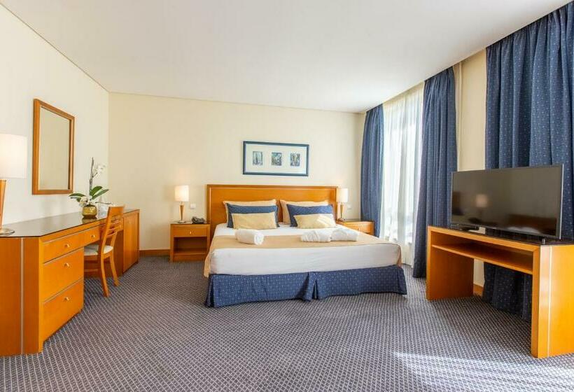 주니어 스위트, Ms Vila Nova