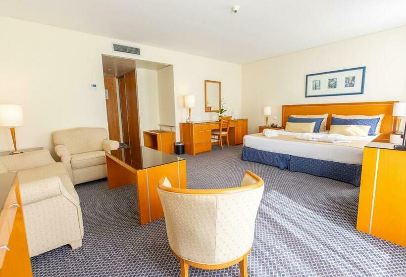 주니어 스위트, Ms Vila Nova