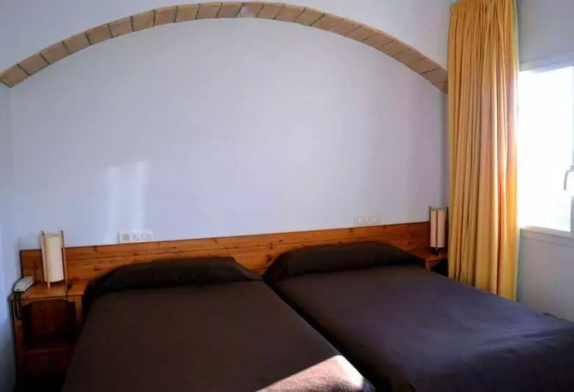 Standard Room, Monestir De Les Avellanes