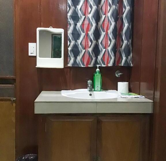 اتاق خانوادگی, Ferranco Tourist Inn