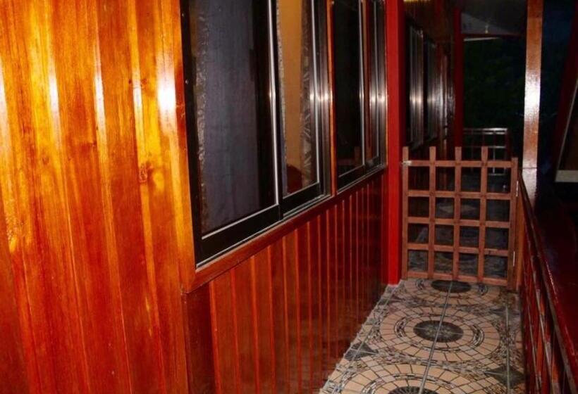اتاق خانوادگی, Ferranco Tourist Inn