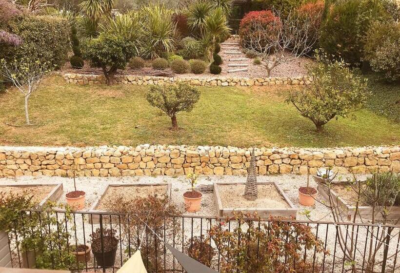 جناح مطلّ علي حمام السباحة, Bastide Nomade Guest House