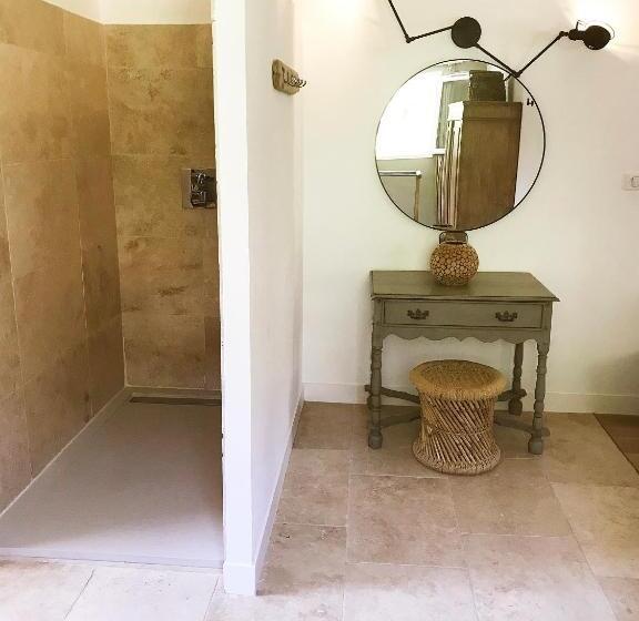 جناح مطلّ علي حمام السباحة, Bastide Nomade Guest House