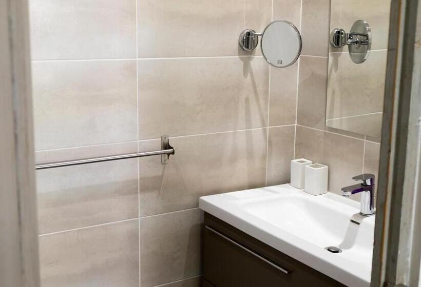 四人标准间, Domaine Castell De Blés