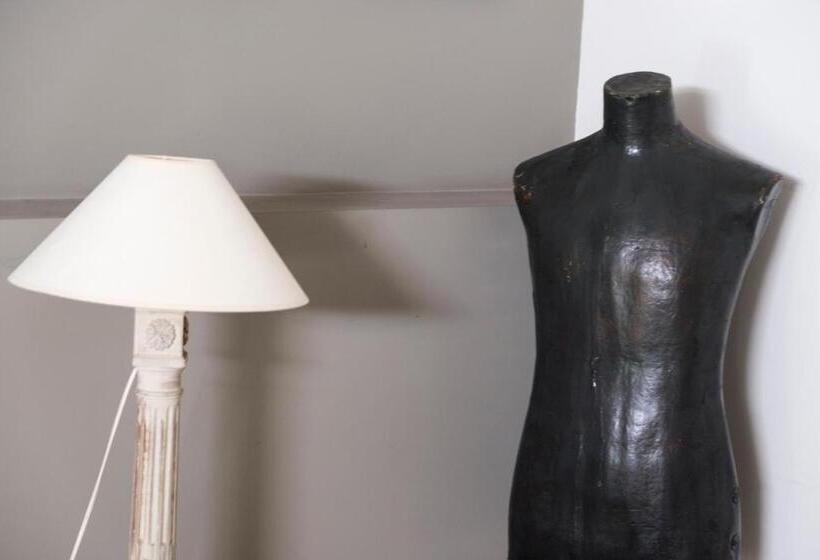 四人标准间, Domaine Castell De Blés