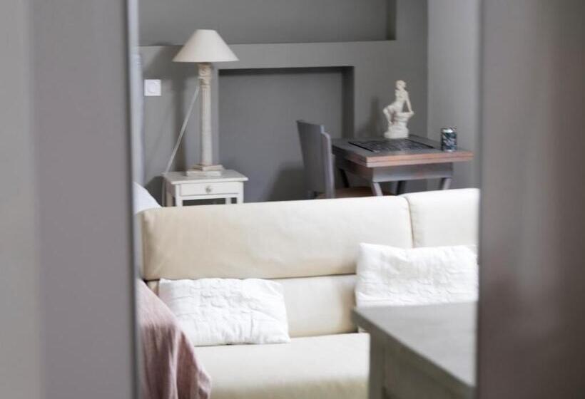 四人标准间, Domaine Castell De Blés