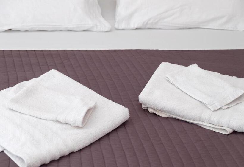 四人标准间, Domaine Castell De Blés