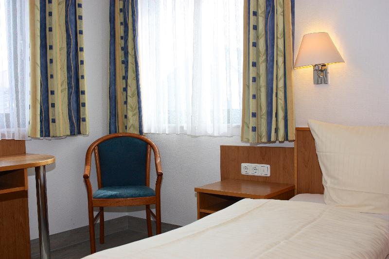 اتاق استاندارد یک نفره, Aulmann