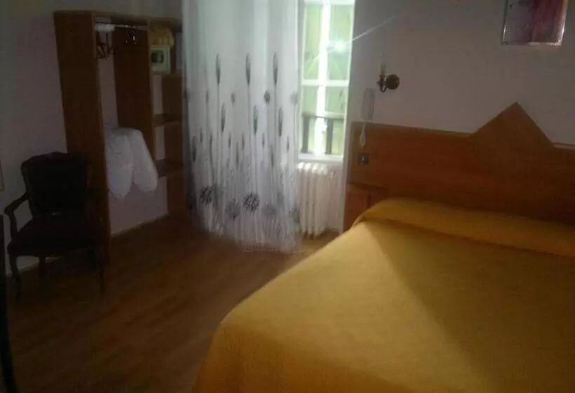 Standard Yhden Hengen Huone, Logis Hôtel De France