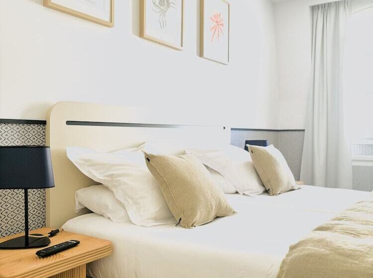 Номер Стандарт, Hôtel De La Marine