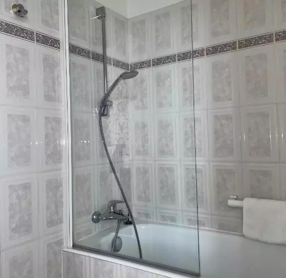 اتاق لوکس با چشم‌انداز دریا, Hôtel De La Pointe Du Grouin