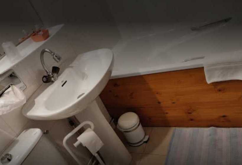 غرفة قياسية, Logis Hotels   La Table D Antan   Hôtel 2 étoiles Et Restaurant