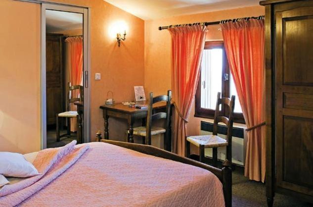 Номер Стандарт, Logis Hôtel Restaurant Les Géraniums