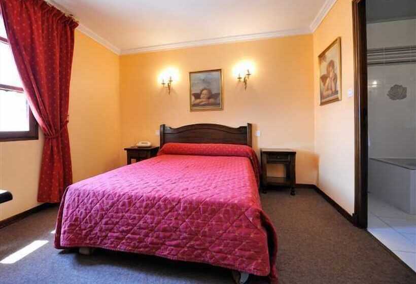 Номер Комфорт, Logis Hôtel Restaurant Les Géraniums