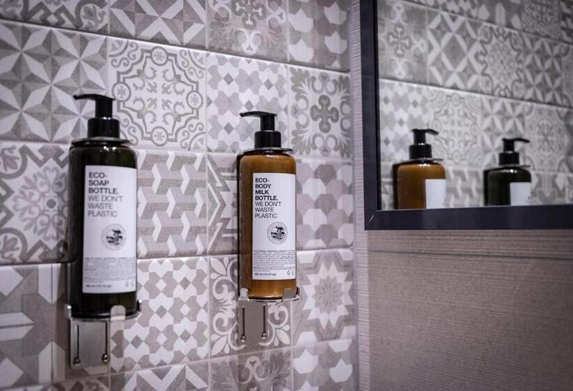 اتاق استاندارد چهار تخته, Petit Palace Plaza De La Reina