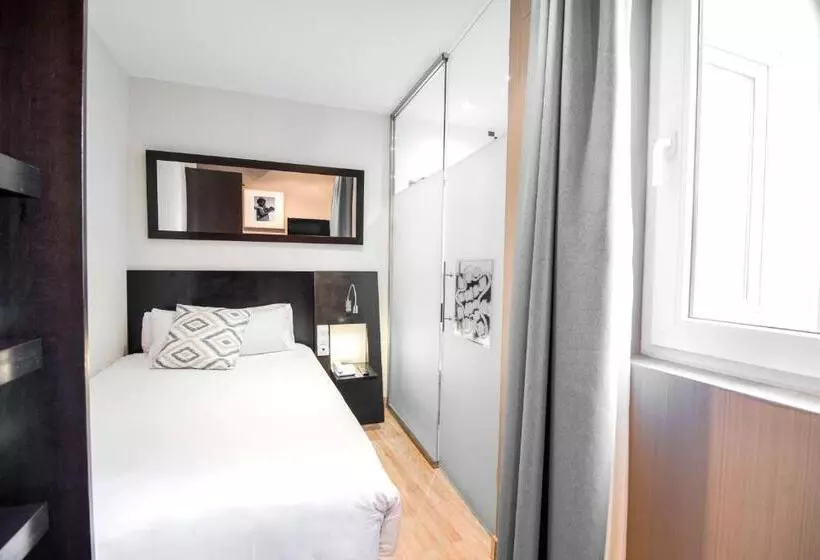 اتاق استاندارد یک نفره, Petit Palace Plaza De La Reina