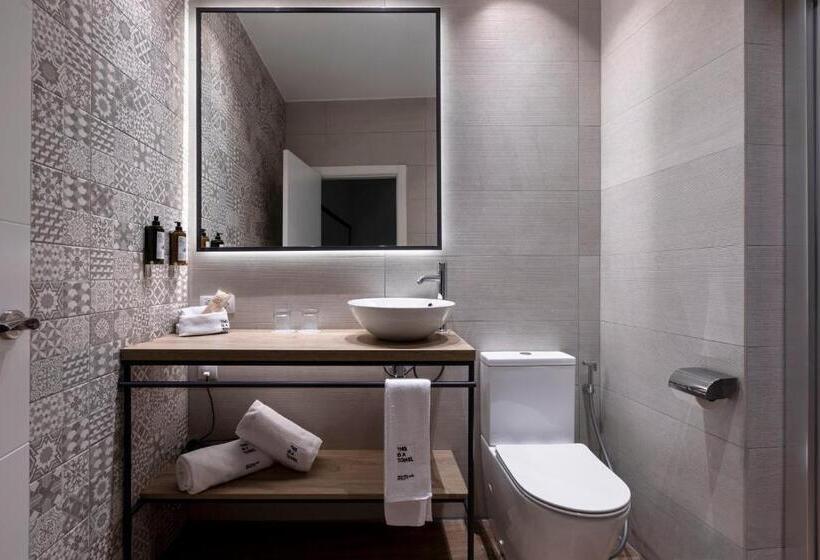 اتاق استاندارد یک نفره, Petit Palace Plaza De La Reina