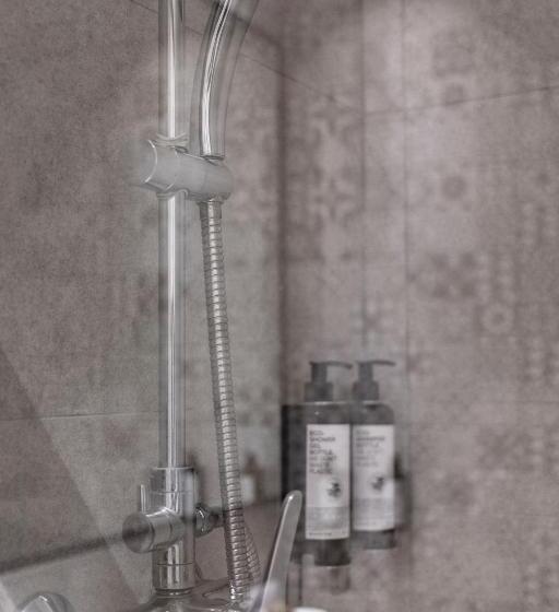 اتاق استاندارد سه نفره, Petit Palace Plaza De La Reina