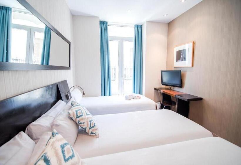اتاق استاندارد سه نفره, Petit Palace Plaza De La Reina