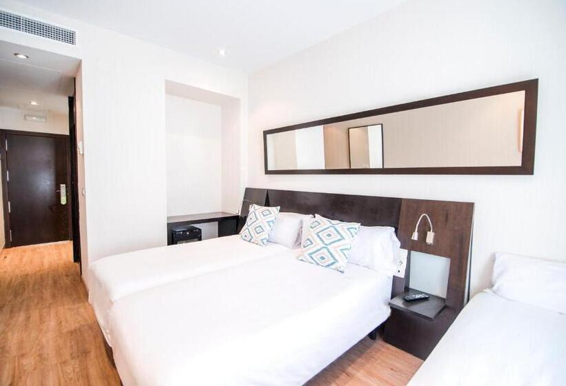 اتاق استاندارد سه نفره, Petit Palace Plaza De La Reina