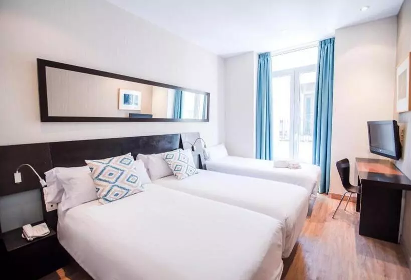 اتاق استاندارد سه نفره, Petit Palace Plaza De La Reina