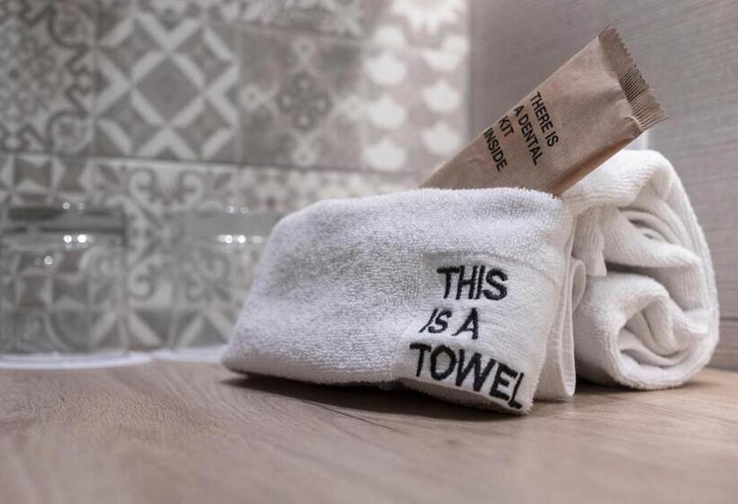 اتاق پنجتخته استاندارد, Petit Palace Plaza De La Reina