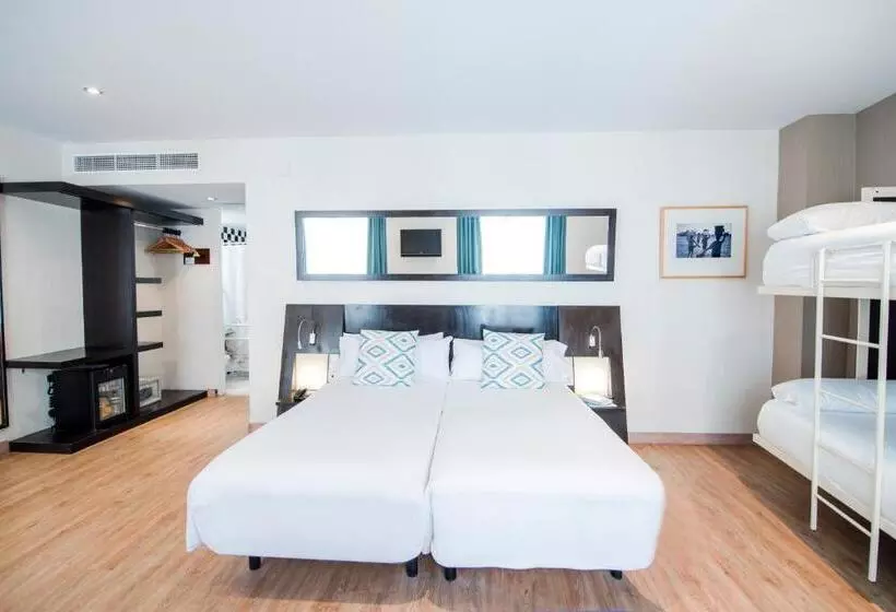 اتاق پنج‌تخته استاندارد, Petit Palace Plaza De La Reina