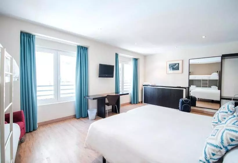 اتاق پنج‌تخته استاندارد, Petit Palace Plaza De La Reina