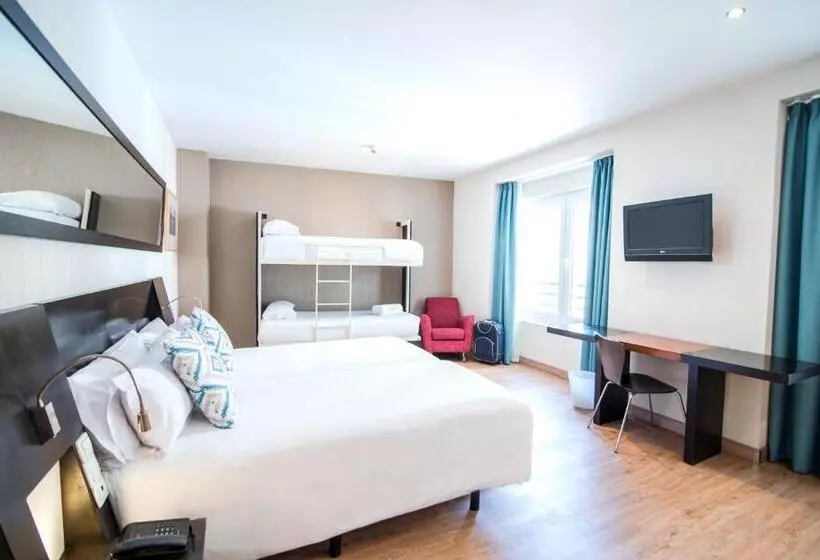 اتاق پنج‌تخته استاندارد, Petit Palace Plaza De La Reina