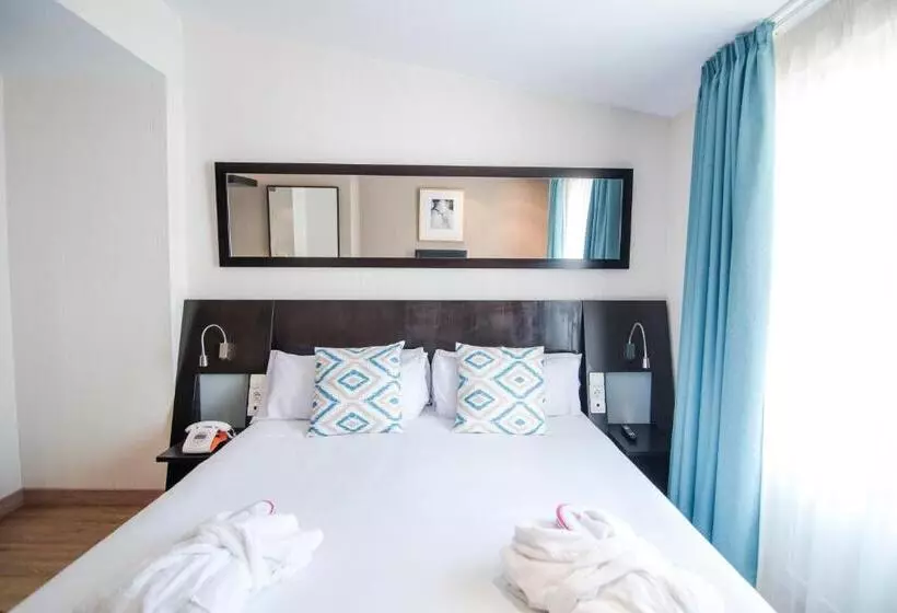 اتاق استاندارد با تراس, Petit Palace Plaza De La Reina