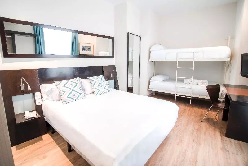 اتاق استاندارد چهار تخته, Petit Palace Plaza De La Reina