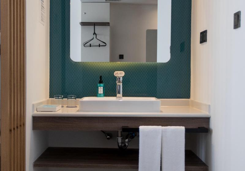 اتاق استاندارد سه نفره, Petit Palace Plaza De La Reina