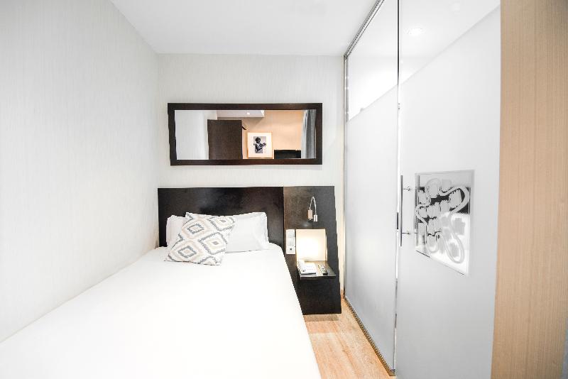 اتاق استاندارد یک نفره, Petit Palace Plaza De La Reina