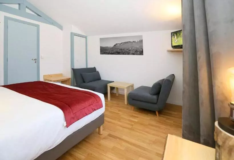 Standard Quadruple Room, Restaurant La Buffe